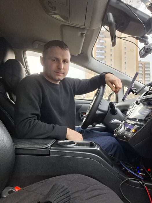 Prywatny kierowca 24/7 Warszawa Toyota Prius plus 7 miejsc