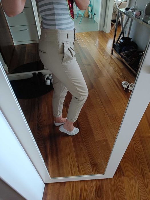 Beżowe chinosy Reserved