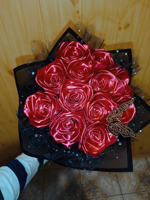 Wieczny bukiet z róż ze wstążki