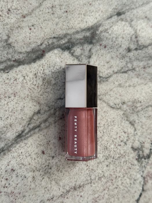 Fenty beauty blyszczyk z brokatem fussy mini format podrozny