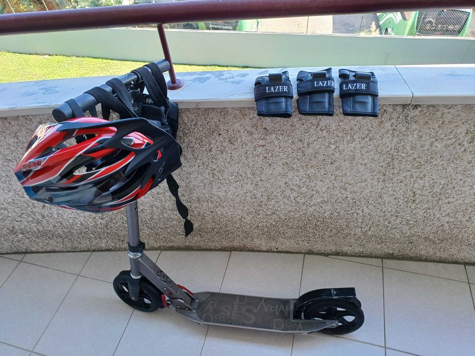 Trotinete Urbana Oxelo Town 5 + Kit Completo de Proteções (Capacete, Guardas e Munhequeiras)