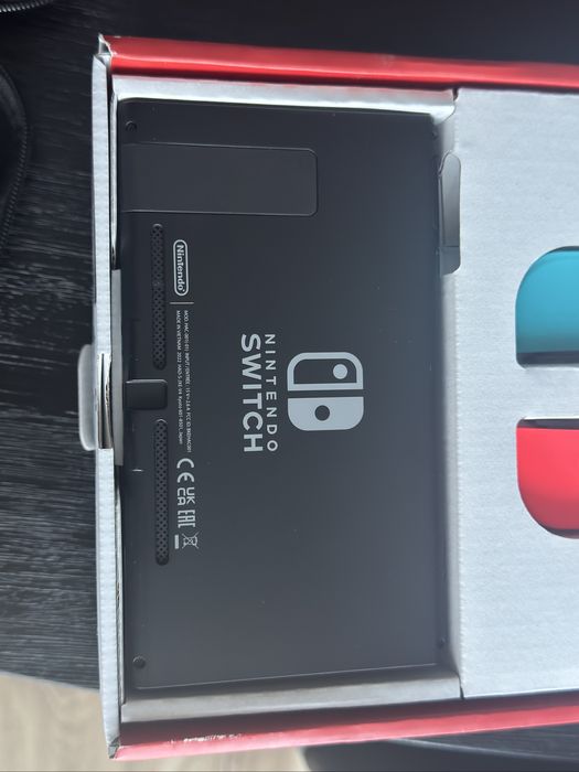 Nintendo Switch 1.1 + 2 jogos (Zelda e Pokémon)