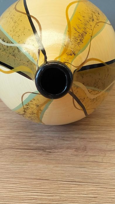 Ceramiczny piękny wazon, a la pikasiak