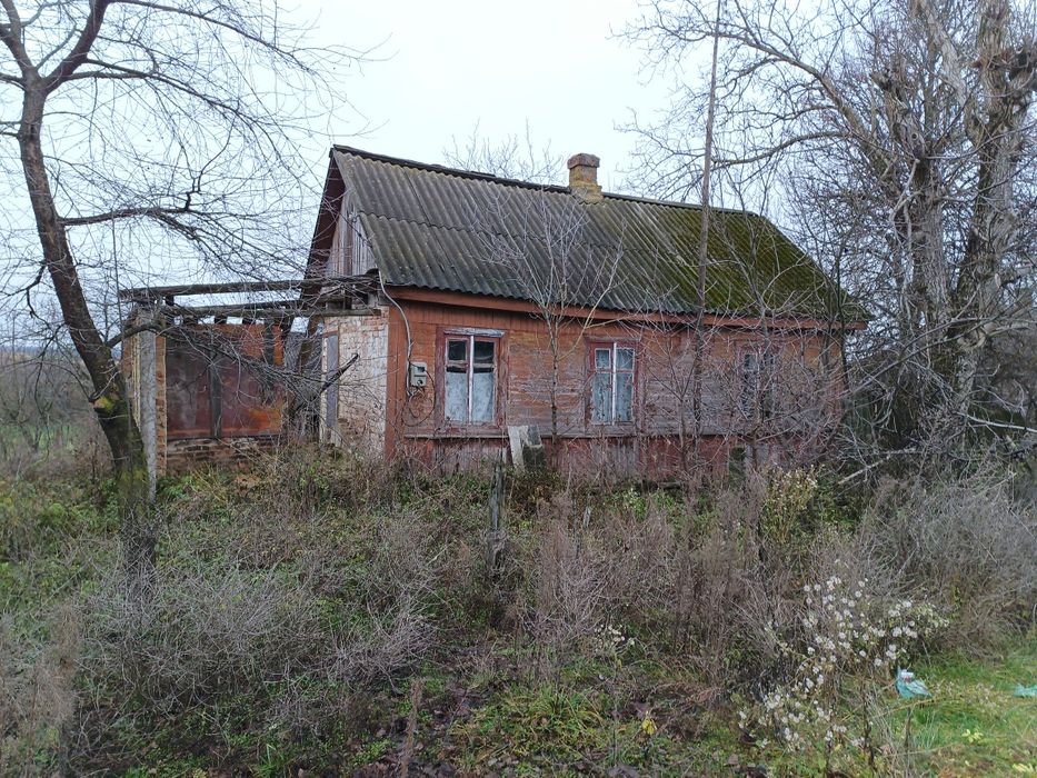 Земельний ділянка із спорудами