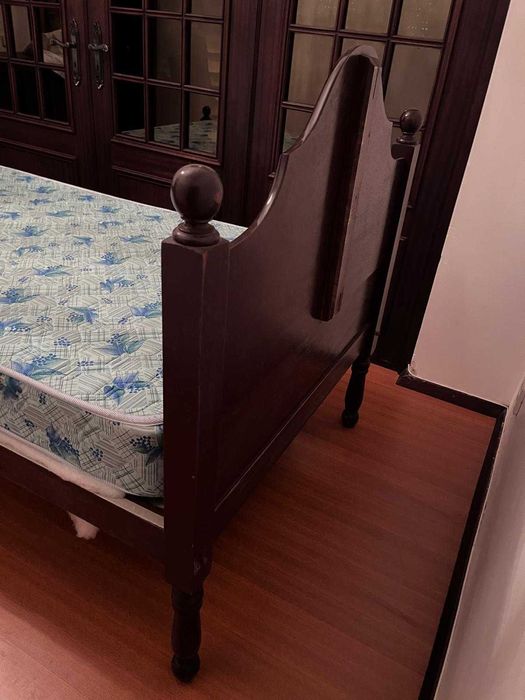 Cama de Solteiro (Sem Colchao) + Mesa Cabeceira