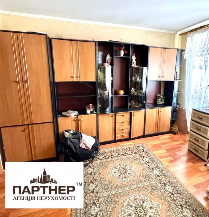 Двокімнатна на другому поверсі. Центр.