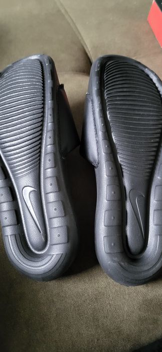 Klapki firmy  NIKE. NOWE