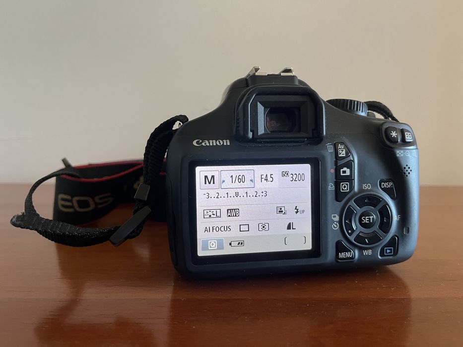 Canon 1100d com lente 18-55mm