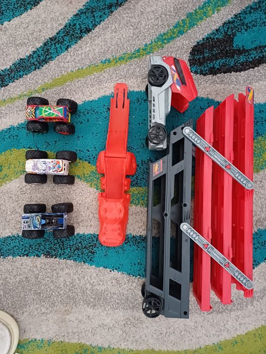 Hot wheels , zestawy resoraki , monster truck