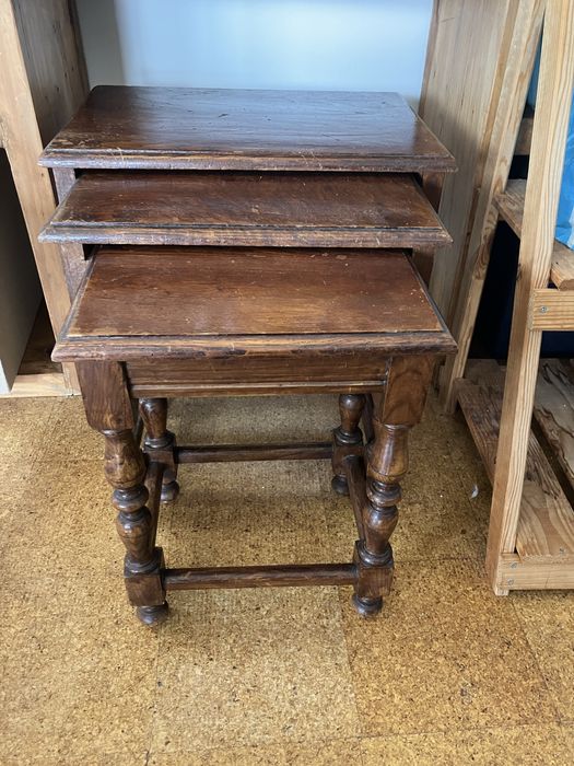 Trio mesinhas de apoio de madeira