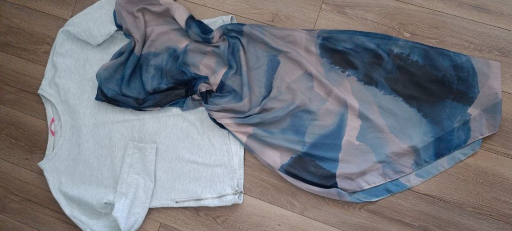 Пакет красивого одягу на дівчину