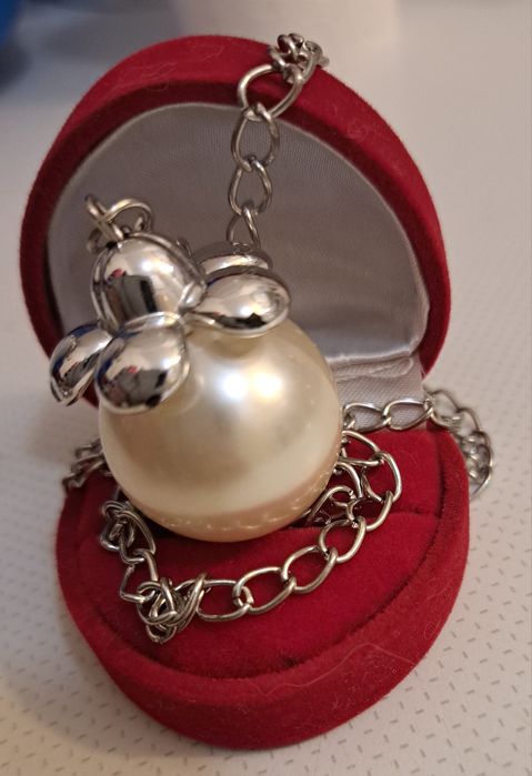 Naszyjnik z dużą perłą