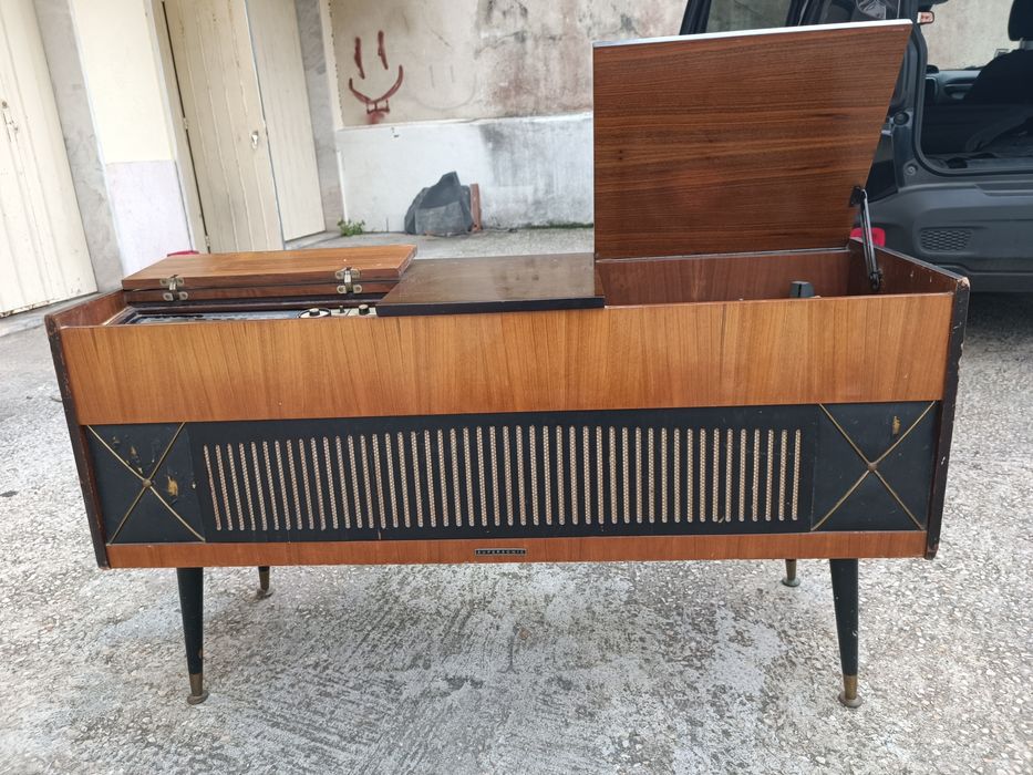 Rádio e Gira discos antigo