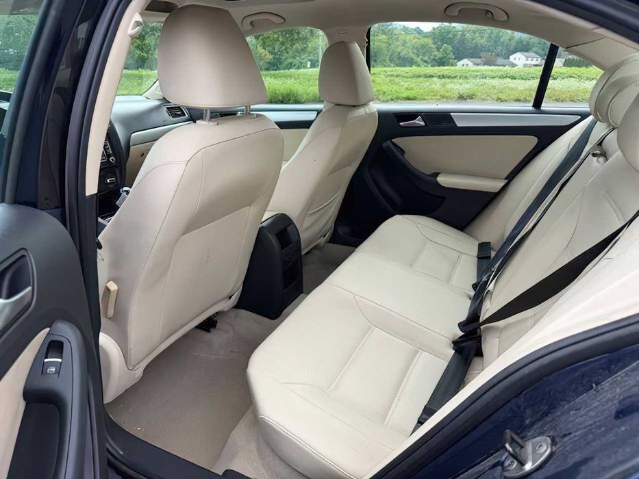Volkswagen Jetta      2013