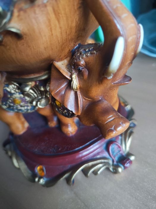 Продам декоративну штукатулку