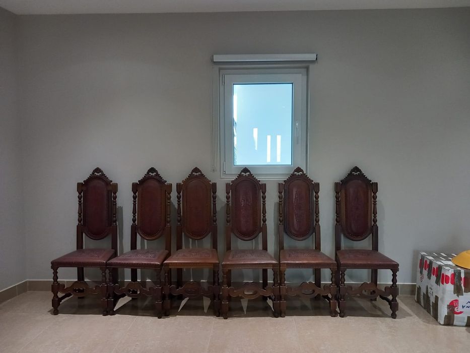 Cadeiras de jantar clássicas