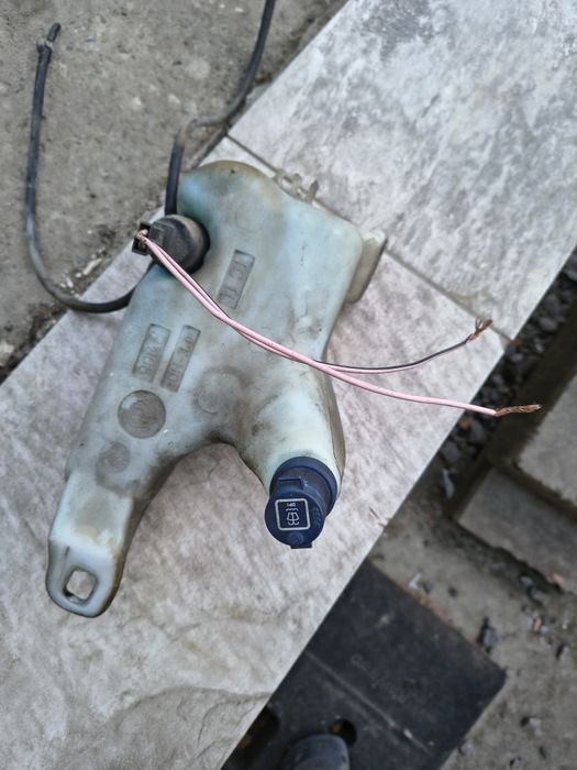 Spryskiwacz wycieraczek SW