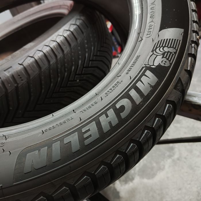 235/55/19 XL Michelin Cross Climate 2