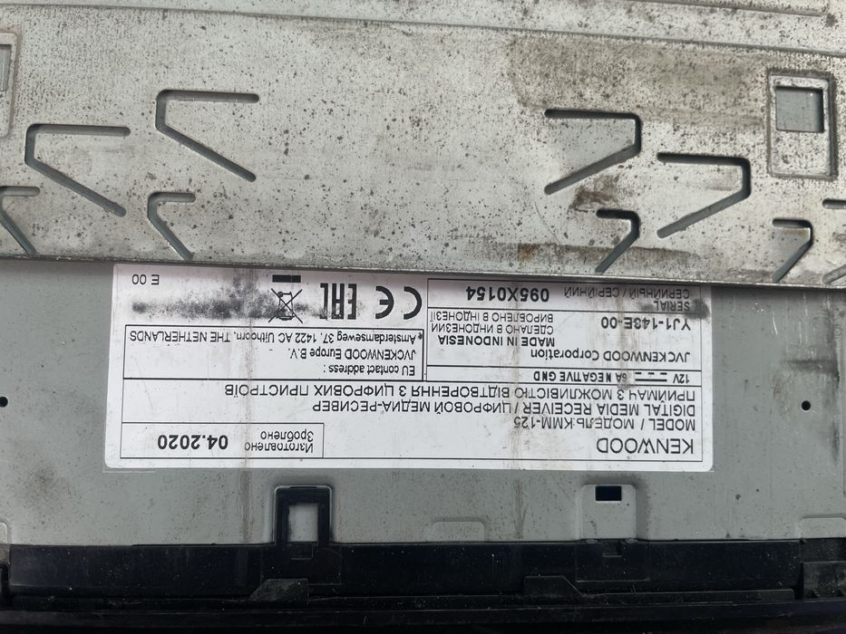 Продам магнитолу и динамики торг
