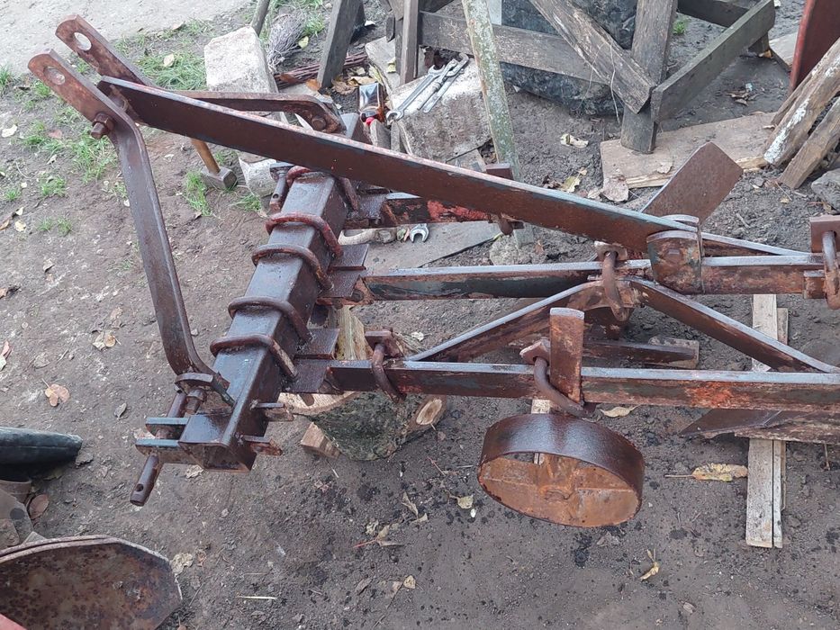 Продам плуг Одеського Заводу До малого Трактора