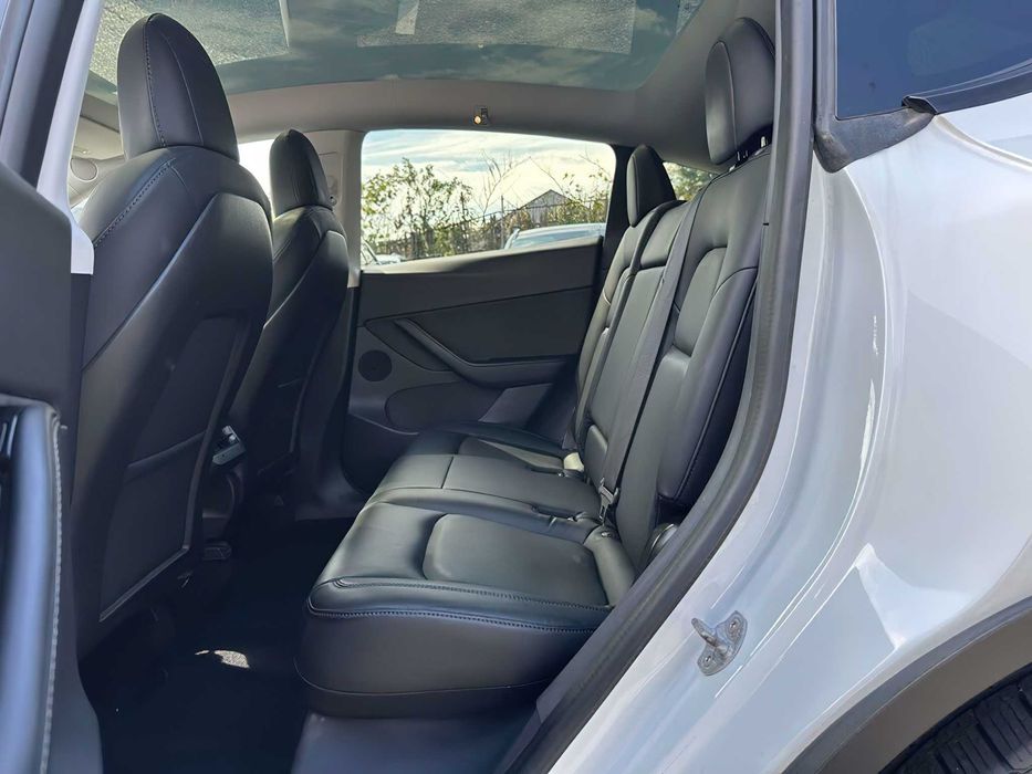 Tesla Model Y      2021
