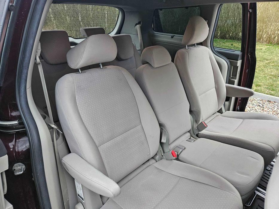 KIA Sedona  Bezwypadkowy  8 osób  Zamiana