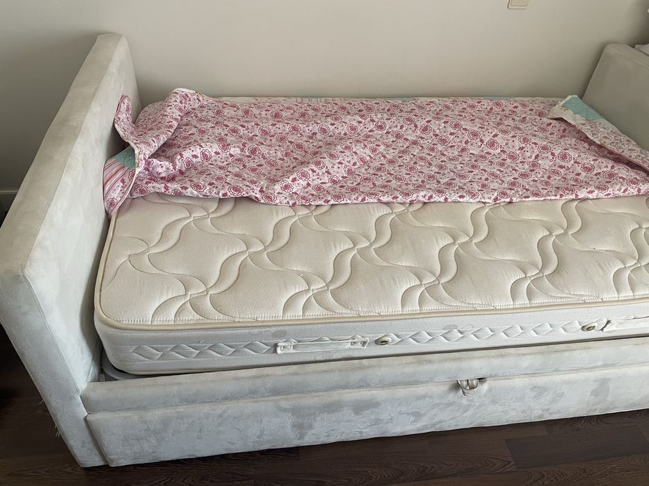 Cama/sofa estofada com colchão