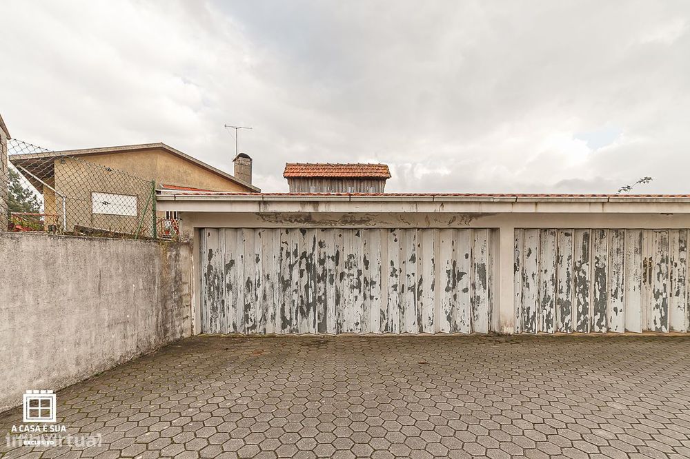 Garagem fechada para 2 viaturas em Gião, S.M. Feira - Exclusivo