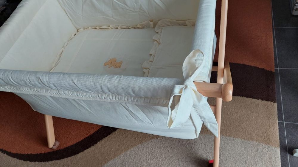 Mini Berço de madeira com rodas