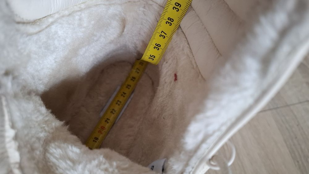 Nowe buty kremowe zimowe rozm 41