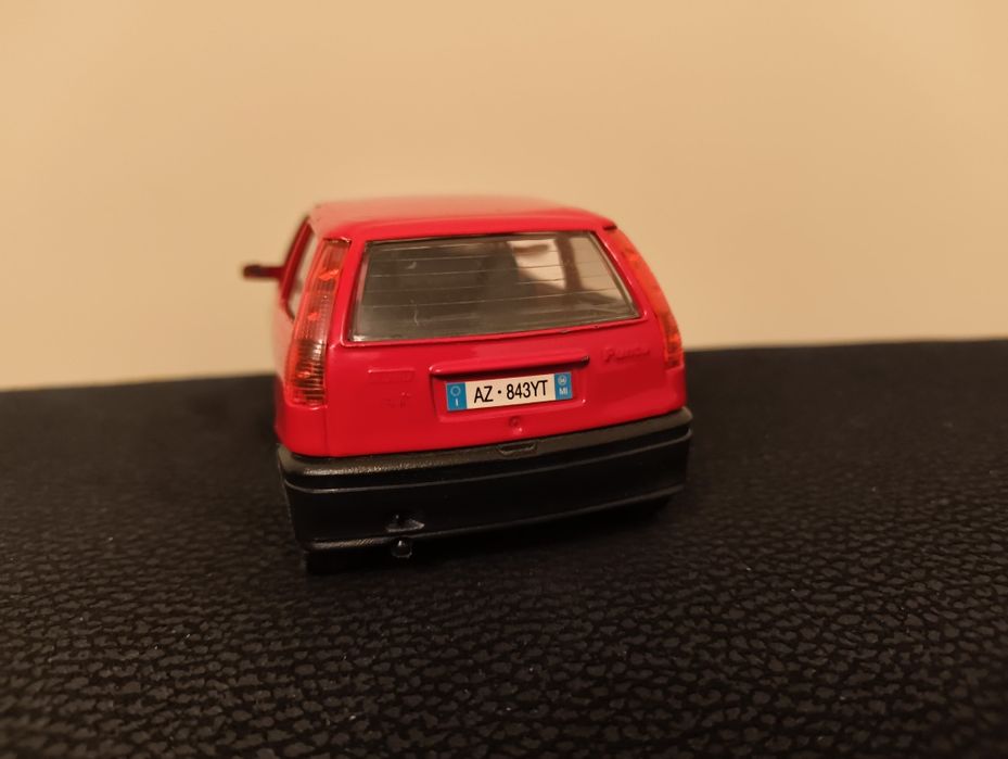 Fiat Punto 1 MK1 model 1:24 Bburago
