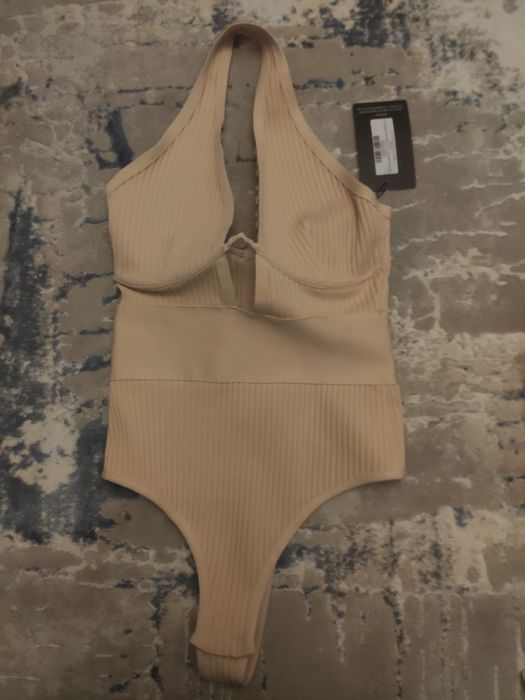 Нове сексуальнее боді PrettyLittleThing в рубчик, Розмір S (EUR 36)