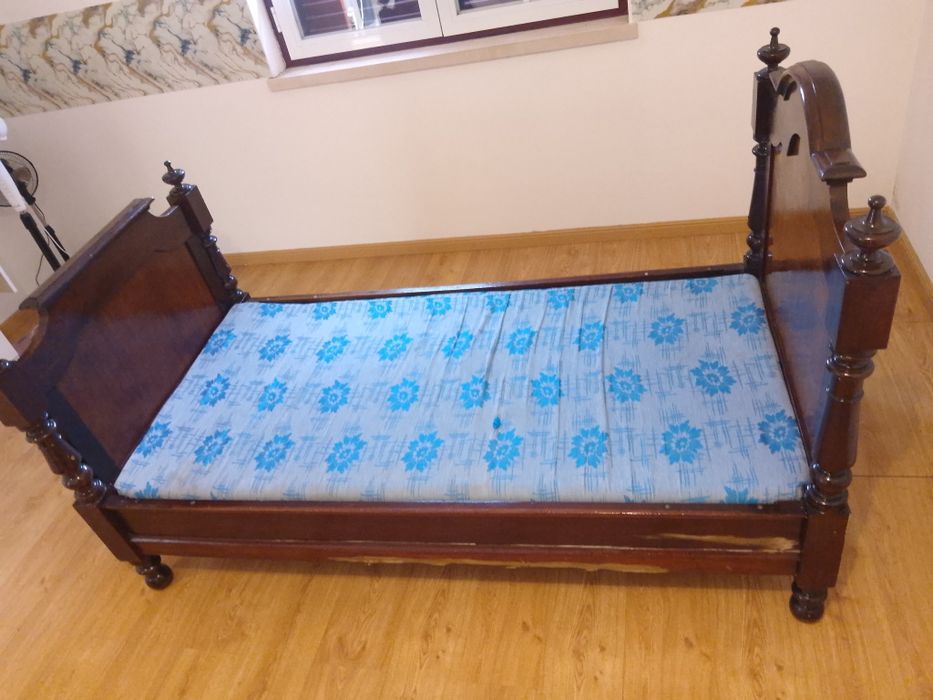Cama de criança vintage
