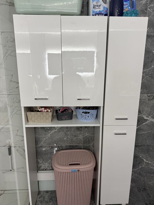 Zestaw mebli łazienkowych z wnęką na pralkę