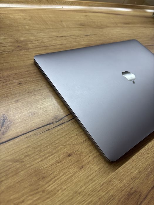 Macbook Pro 15 2016, 16/512  в дуже гарному стані