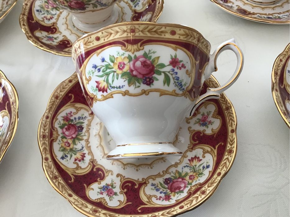 Servicço de cafe + serviço de chá Royail Albert ,muito  antigo  comple