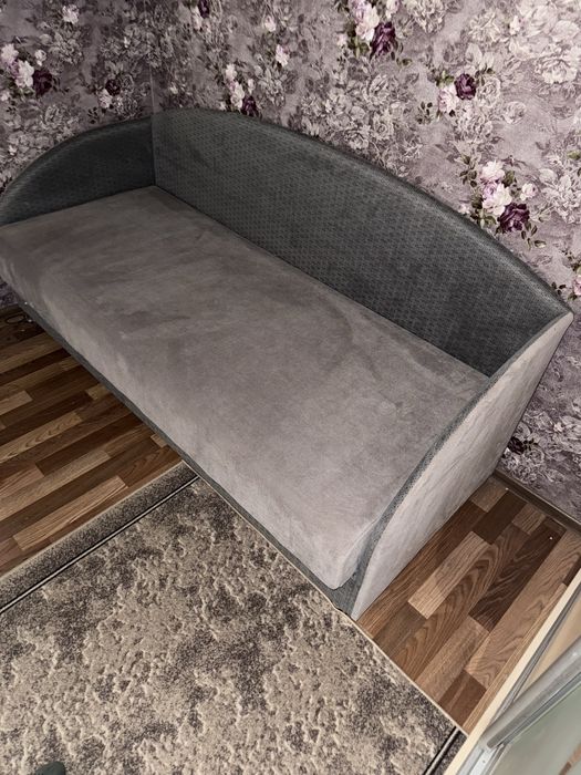 Кровать односпальная в хорошем состоянии