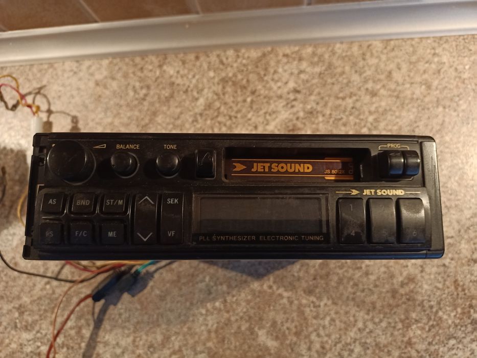 Radiomagnetofon  samochodowy do kolekcji.