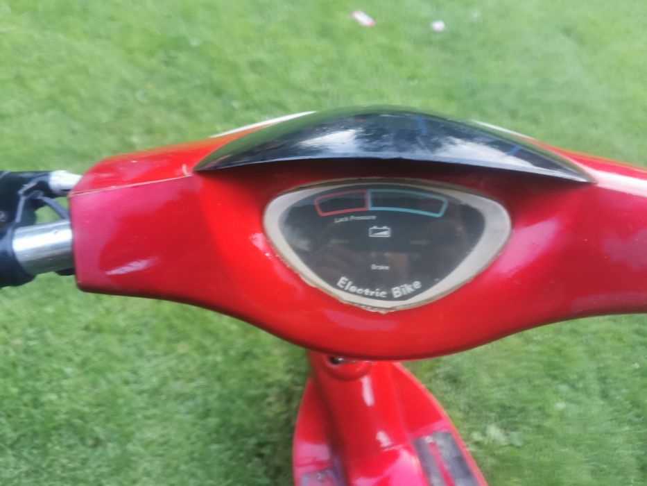 Mini skuter elektryczny