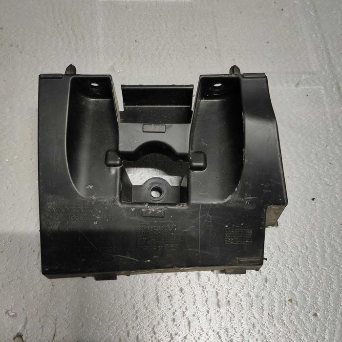 Кронштейн  накладки крыла перед. левой Volvo XC60 2016 -2025  32216697