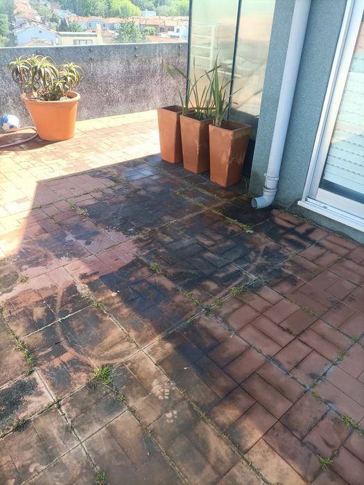 Limpeza de terraços muros passeios e fachadas telhados e caleiras