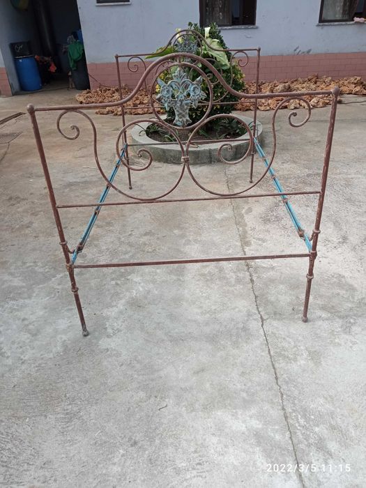 Cama de ferro com 130 anos