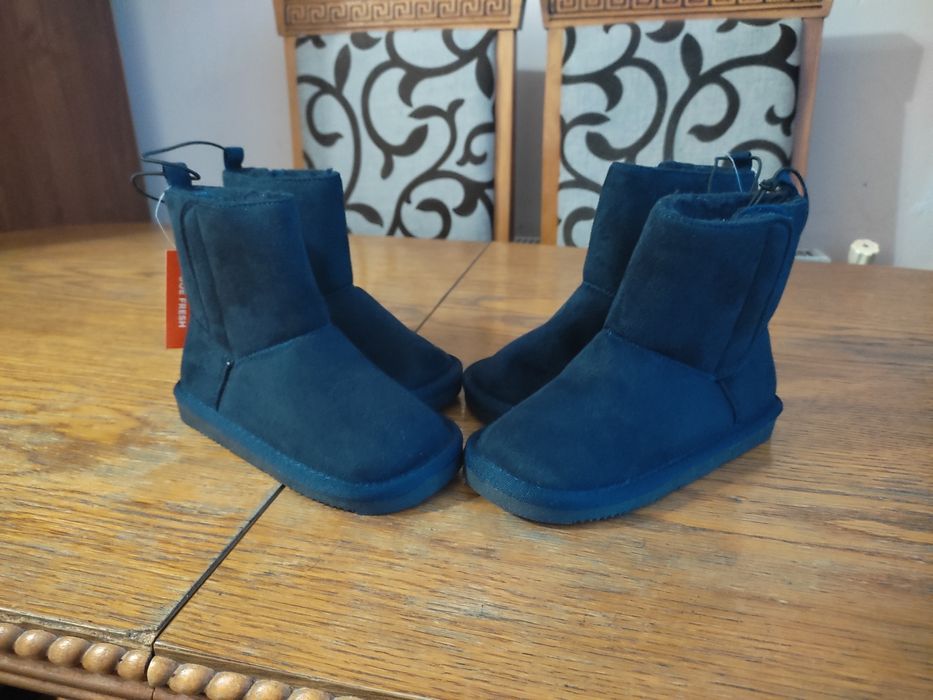 Нові уггі зимові чоботи Joe Fresh для двійні двойни