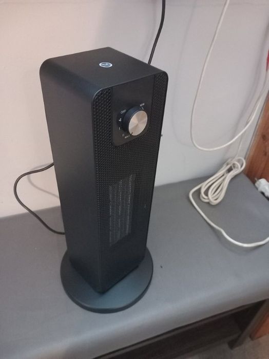 Czarny wentylator grzewczy 
TCP 2000W