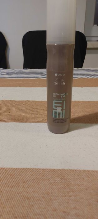 Wella EIMI Nutricurls Fresh Up  Spray do loków