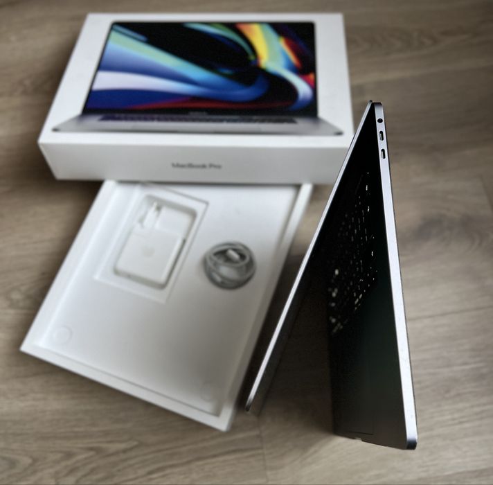 Macbook Pro A2141 16” 2019 32GB 2xGPU 2,4GHz Intel i9