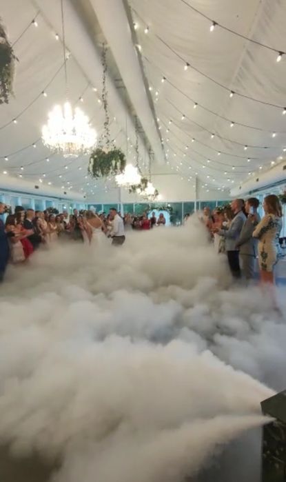 Ciężki dym,fontanny iskier pierwszy taniec, taniec w chmurach