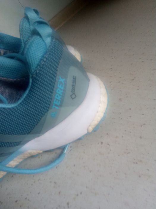 Y6Uszkodzone buty adidas terrex gore-tex 305