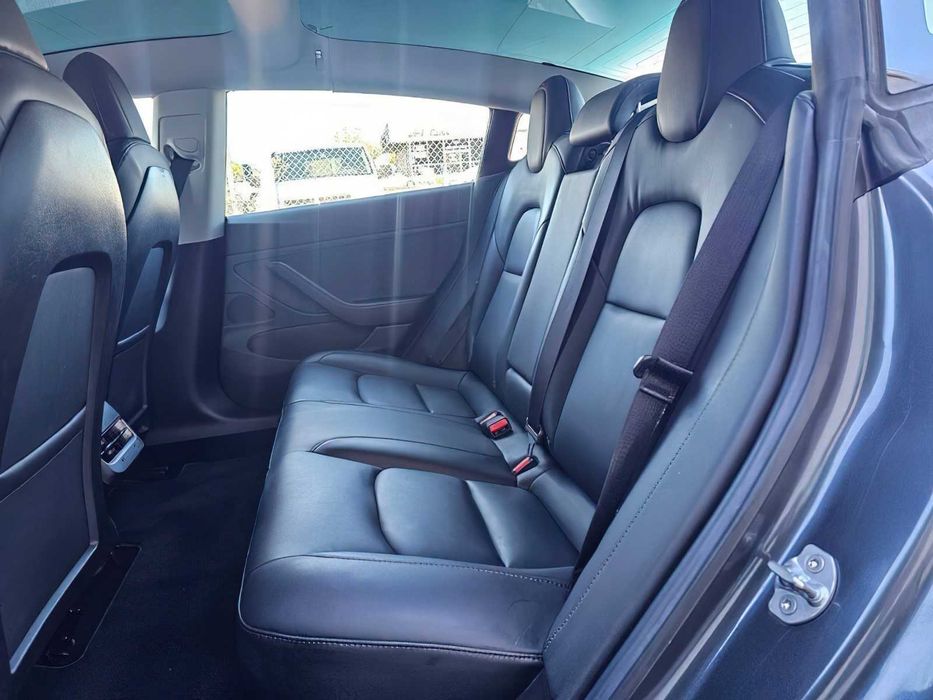 Tesla Model 3 Long Range      2019