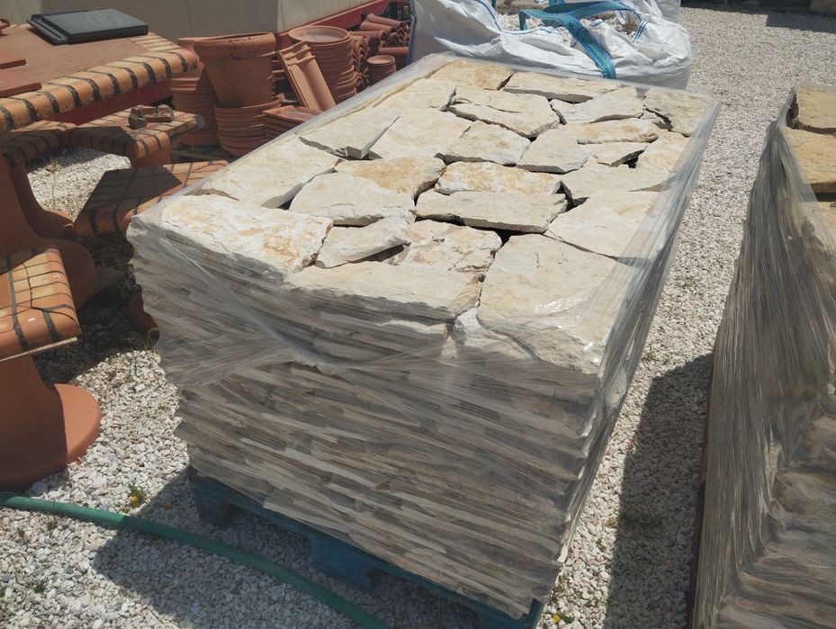 Pedra para forrar muros
